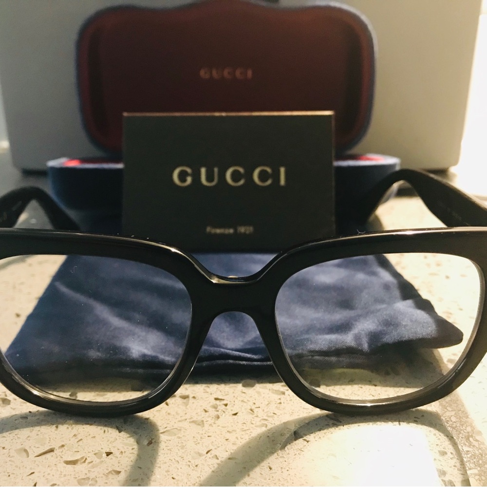 GUCCI 100% Authentic Black Eyeglasses w/Gucci gold emblem & certificate